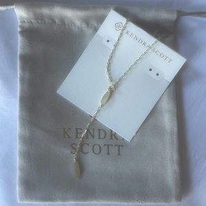 NEVER WORN Kendra Scott “ Fern Y” necklace in Gold